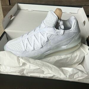 Lebron XVII LOW (unisex)